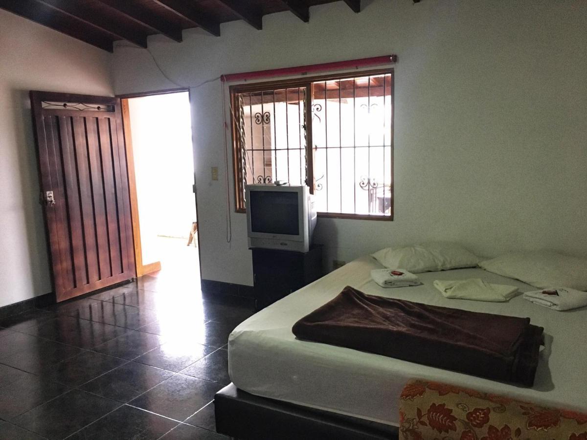 La Casona Hostel Guatape Exterior photo